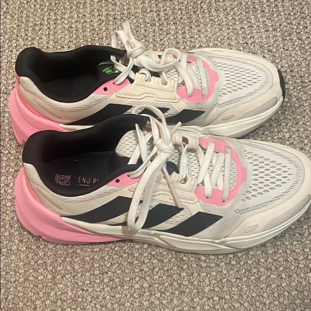 Afidas athletic shoes